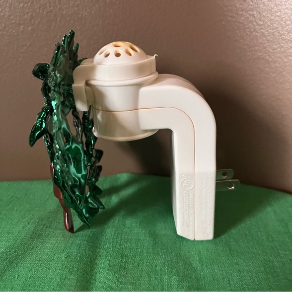 Bath & Body Works Wallflower Christmas Wreath Holiday Decor - Picture 7 of 11